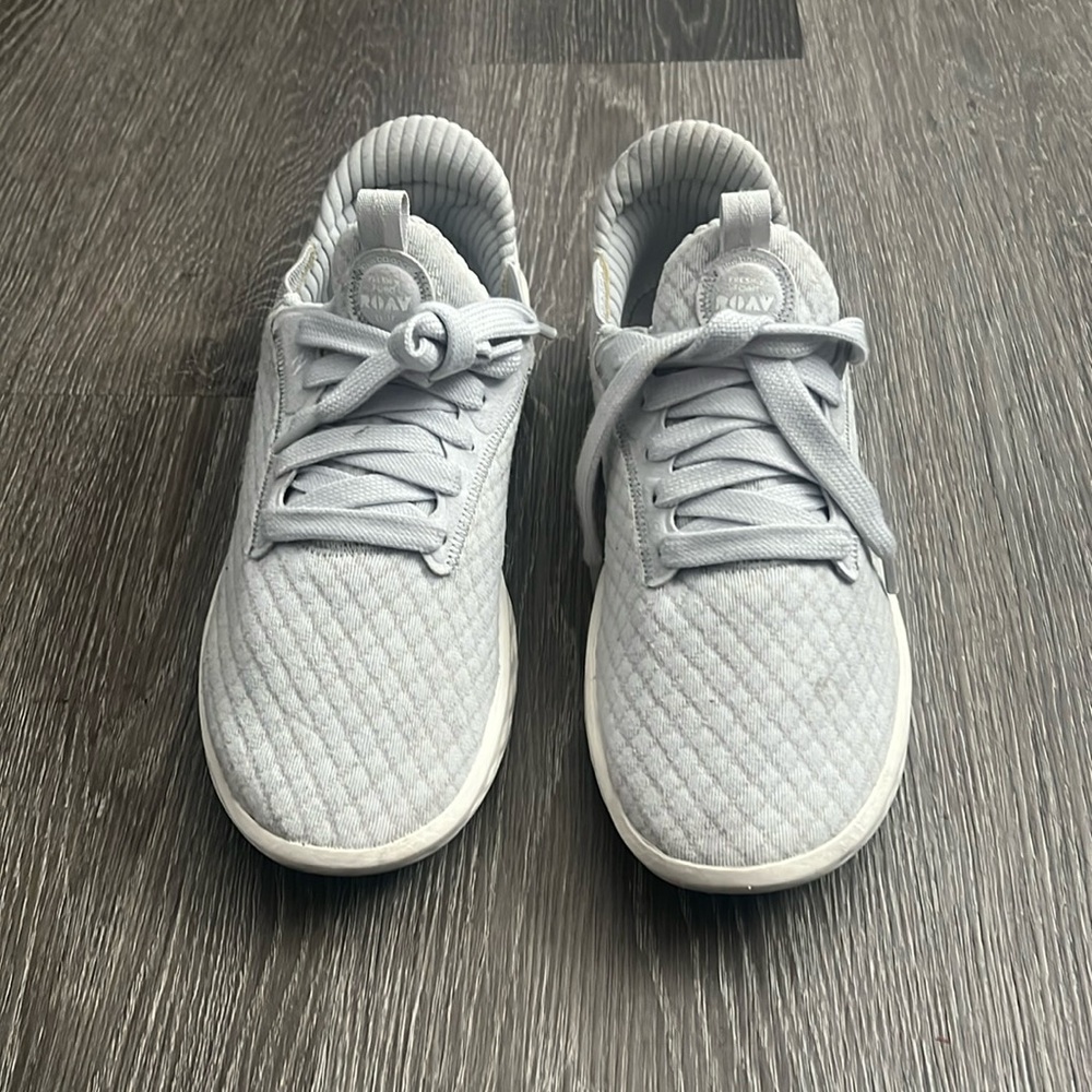 New Balance fresh foam roav sneakers